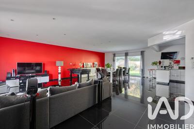 Maison - 201 m² - 6 pièces