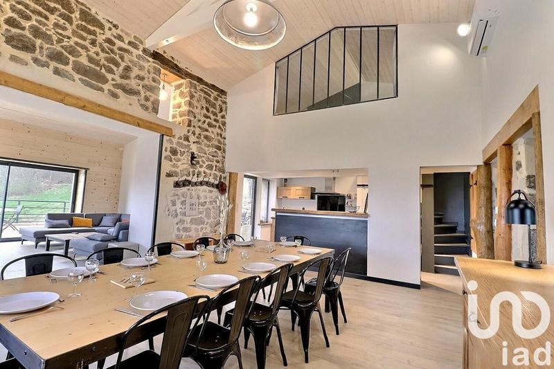 Maison - 215 m² - 6 pièces