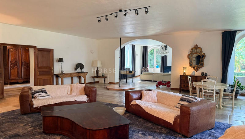 Bastide - 800 m² - 12 pièces