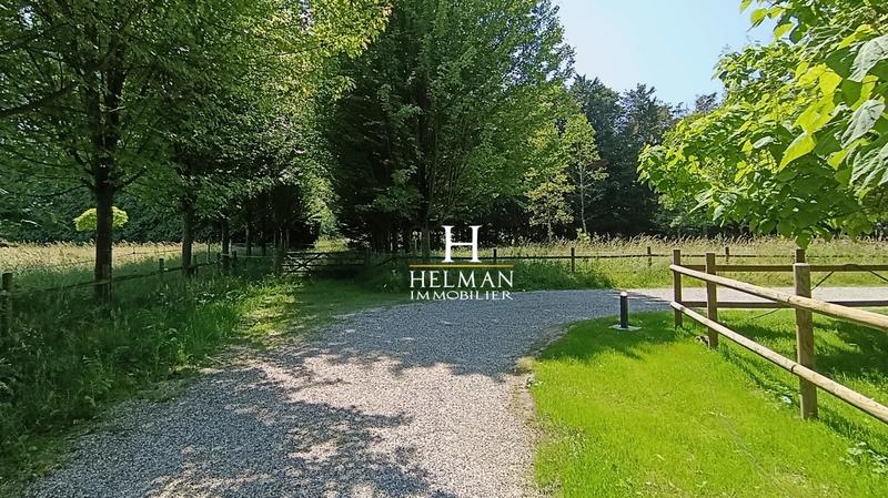 Maison - 222 m² - 8 pièces