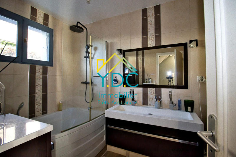 Maison - 205 m² - 8 pièces