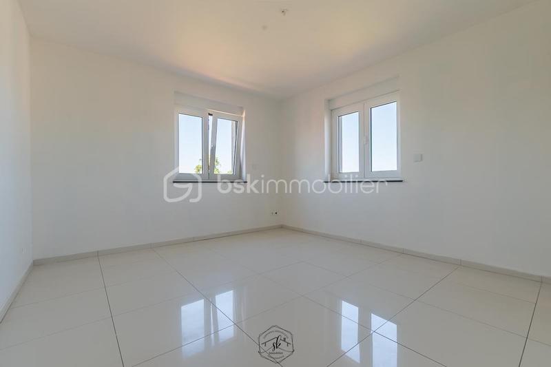 Propriété - 251 m² - 8 pièces