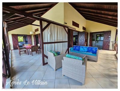 Villa - 263 m² - 15 pièces