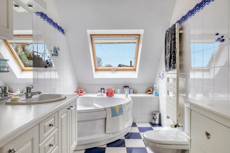 Maison - 235 m² - 7 pièces