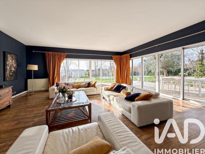 Maison - 279 m² - 8 pièces