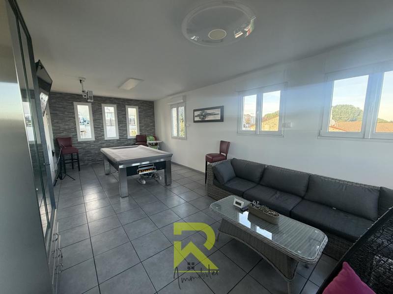 Maison - 239 m² - 4 pièces