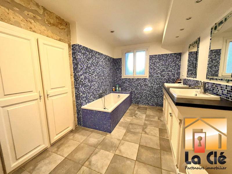 Maison - 267 m² - 10 pièces