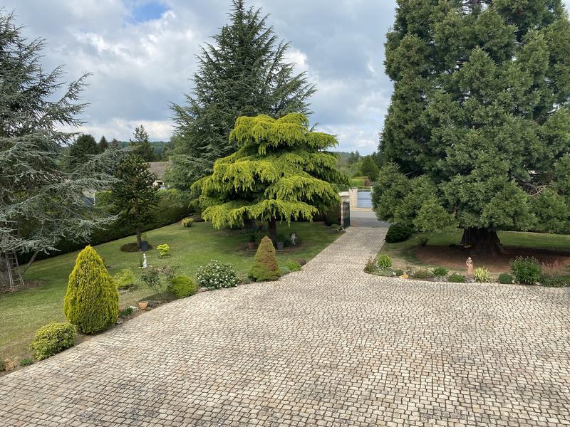 Propriété - 248 m² - 6 pièces