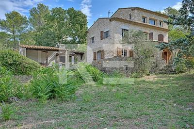 Maison - 238 m² - 7 pièces