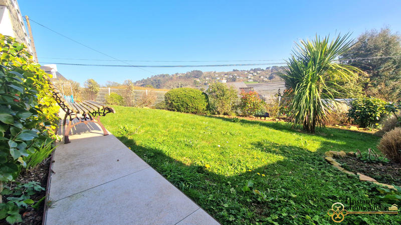 Maison - 205 m² - 9 pièces