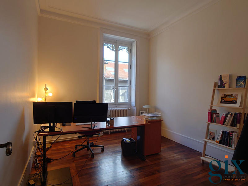 Appartement - 180 m² - 7 pièces