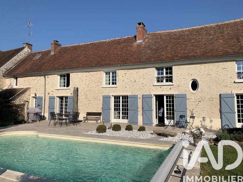 Maison - 204 m² - 6 pièces