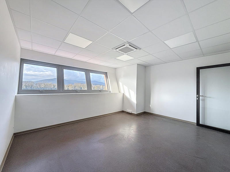 Local d'activités - 178 m²