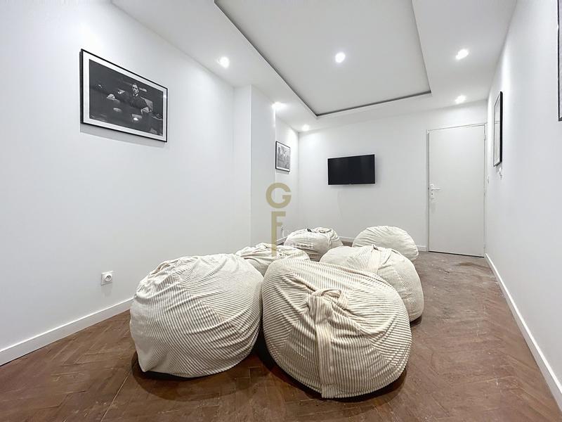 Maison - 252 m² - 9 pièces