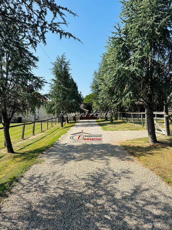 Maison - 390 m² - 14 pièces