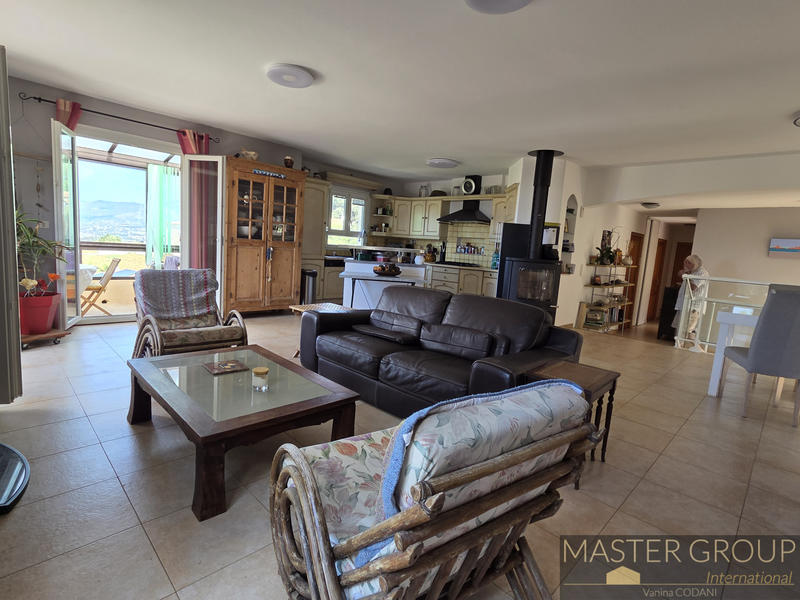 Villa - 217 m² - 5 pièces