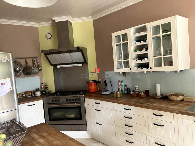 Maison - 220 m² - 6 pièces