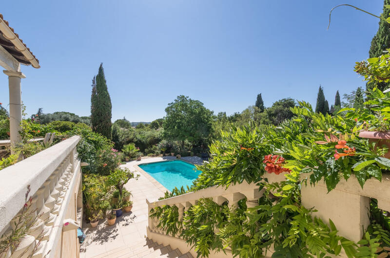 Villa - 220 m² - 6 pièces