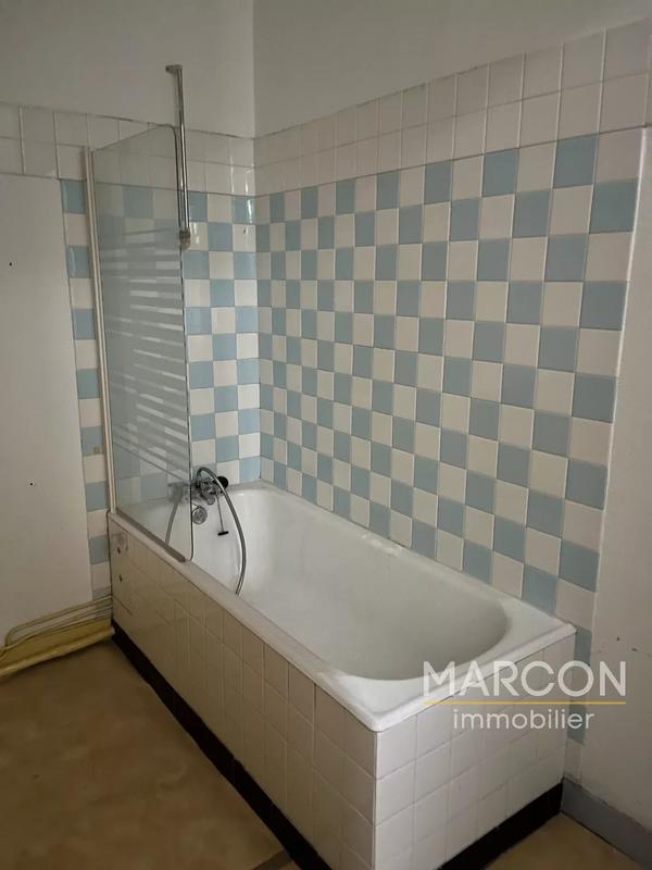 Maison - 207 m² - 9 pièces