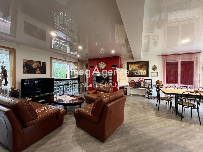 Pavillon - 220 m² - 7 pièces