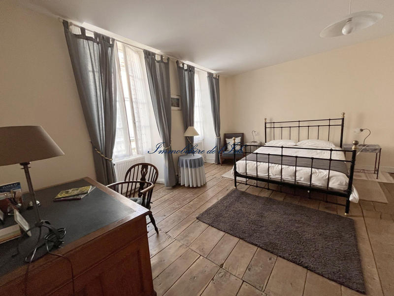 Maison - 239 m² - 7 pièces