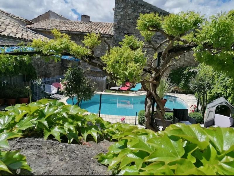 Propriété - 430 m² - 25 pièces