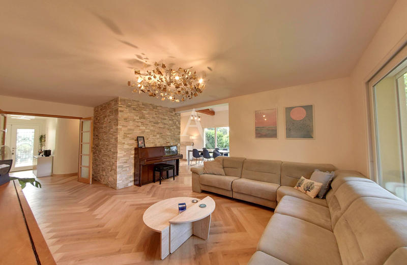 Maison - 185 m² - 6 pièces