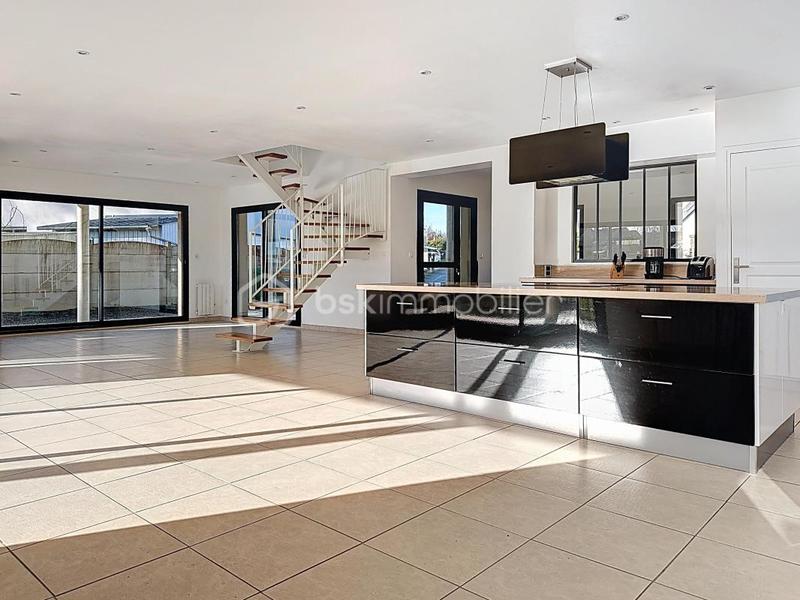 Maison - 171 m² - 6 pièces