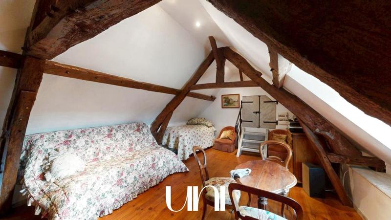 Maison - 220 m² - 8 pièces