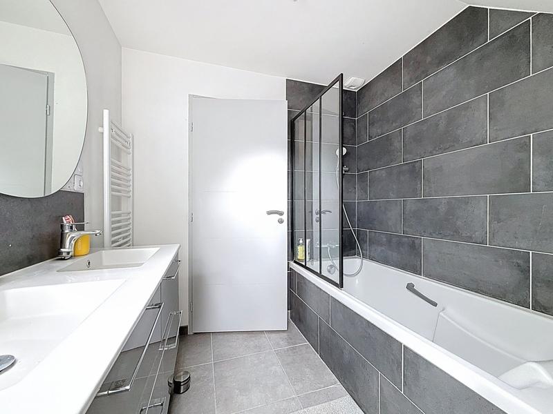 Maison - 178 m² - 8 pièces