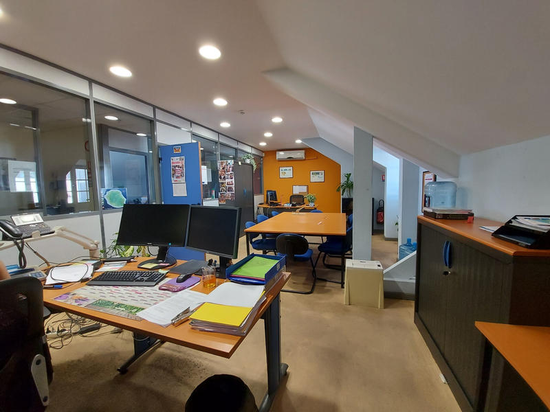 Local commercial - 150 m² - 4 pièces