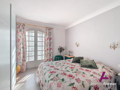 Maison traditionnelle - 160 m² - 6 pièces