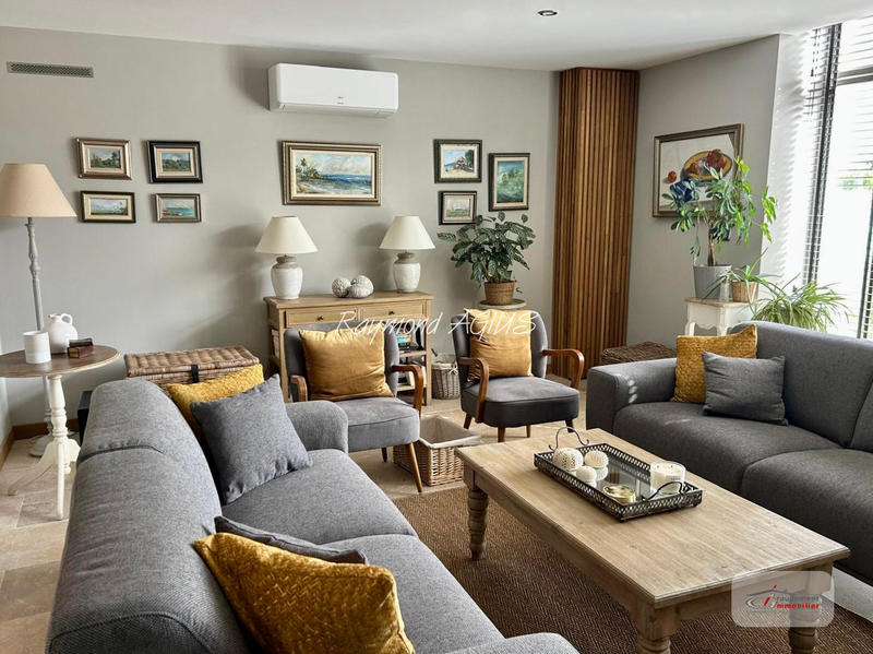 Maison - 292 m² - 11 pièces