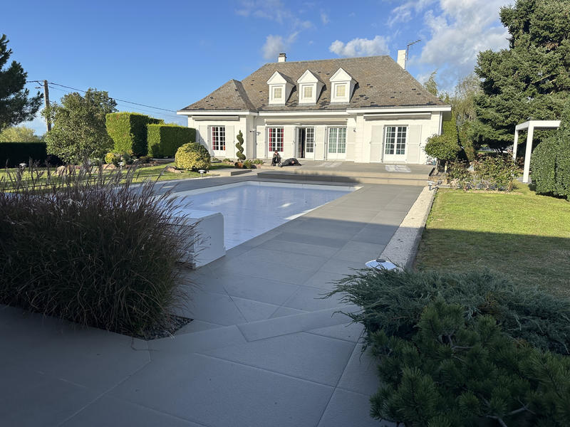 Propriété - 240 m² - 6 pièces