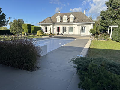 Propriété - 240 m² - 6 pièces