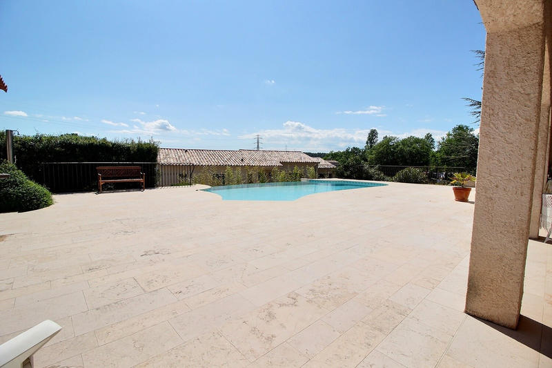 Maison - 204 m² - 9 pièces