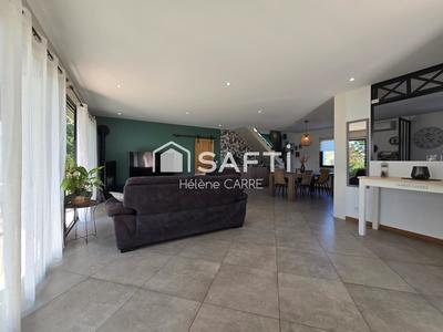 Maison - 179 m² - 5 pièces