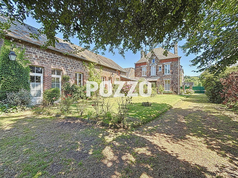 Maison - 181 m² - 9 pièces
