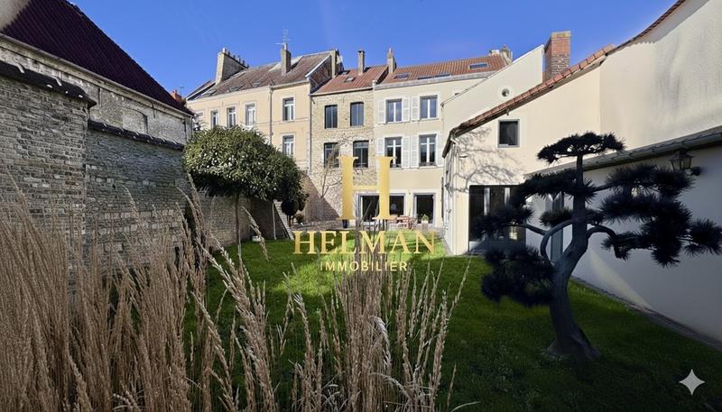 Maison - 298 m² - 11 pièces