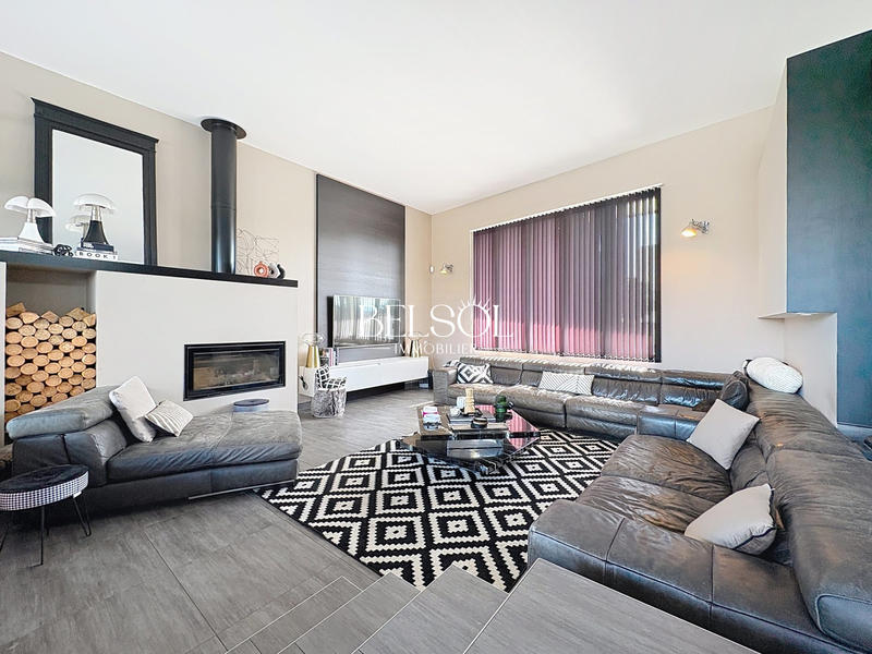 Villa - 211 m² - 4 pièces