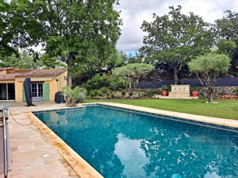 Maison - 246 m² - 8 pièces