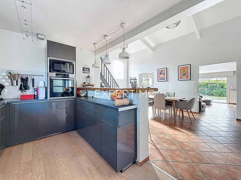 Maison - 180 m² - 6 pièces