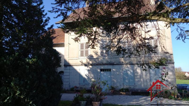 Maison de village - 241 m² - 9 pièces