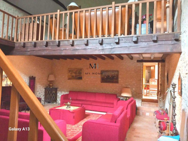 Maison - 360 m² - 8 pièces