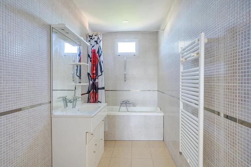 Maison - 223 m² - 8 pièces