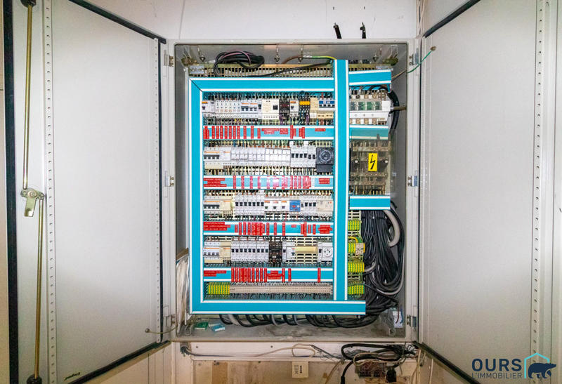 Local d'activités - 3 383 m²