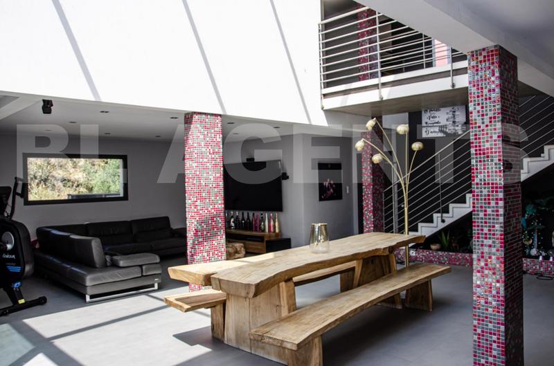 Maison - 260 m² - 6 pièces