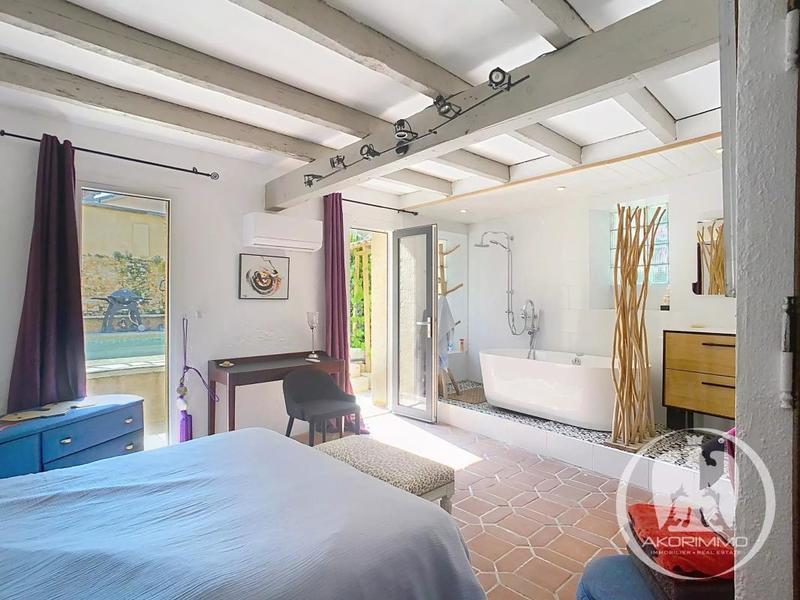 Maison de ville - 396 m² - 17 pièces