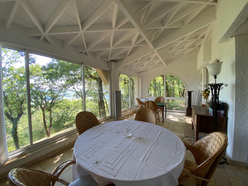 Maison - 216 m² - 7 pièces