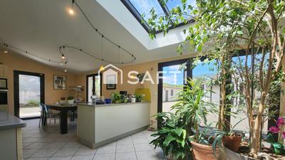 Maison - 280 m² - 16 pièces